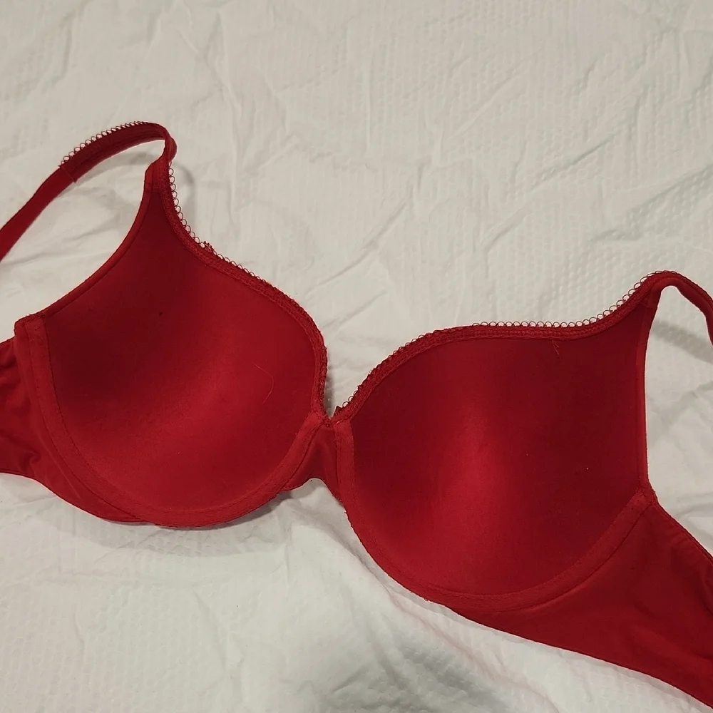 Victoria's Secret Red Lace Underwire Bra - Picture 4 of 6